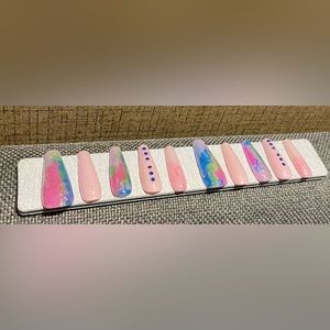 Press on nails